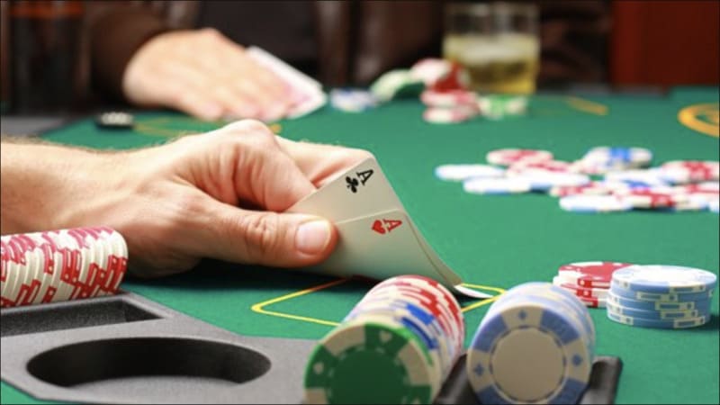 Tại sao kỹ năng bỏ bài lại quan trọng trong Poker?