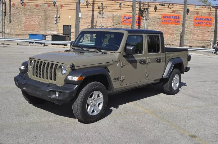 So sánh Jeep Gladiator Sport và Rubicon